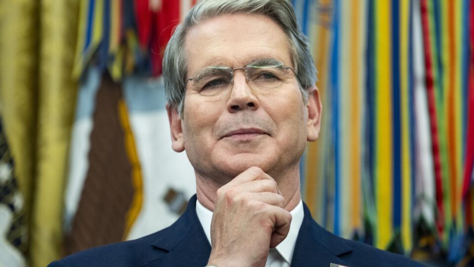 Governo Trump avalia cortar  benefícios de imigrantes ilegais e redirecioná-los a cidadãos dos EUA