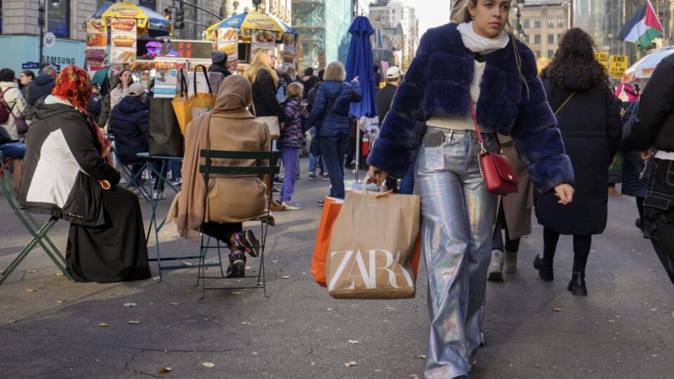 Manifestantes Pró-Palestina são presos após invasão em loja de Nova York