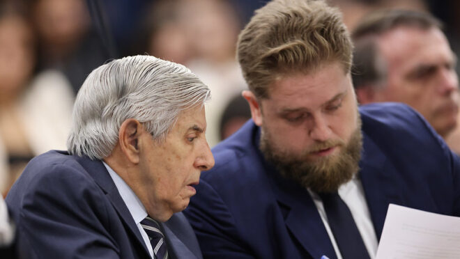 Moraes pede documentos médicos de Heleno para decidir sobre prisão domiciliar