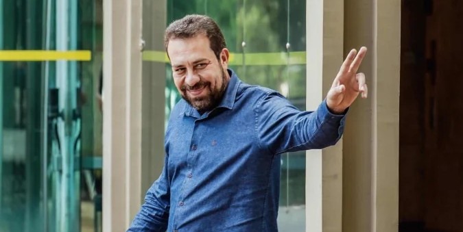 Boulos anuncia militante do MTST como secretária de juventude
