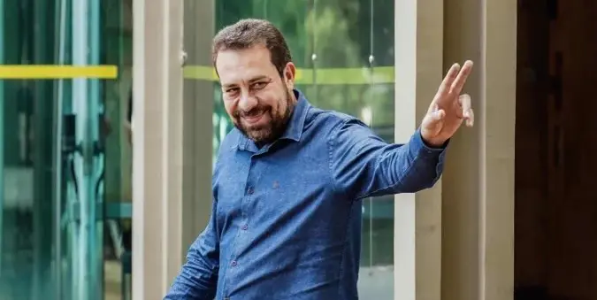 Boulos tenta aproximar Lula de movimentos sociais ao nomear militante do MTST para Secretaria Nacional da Juventude.