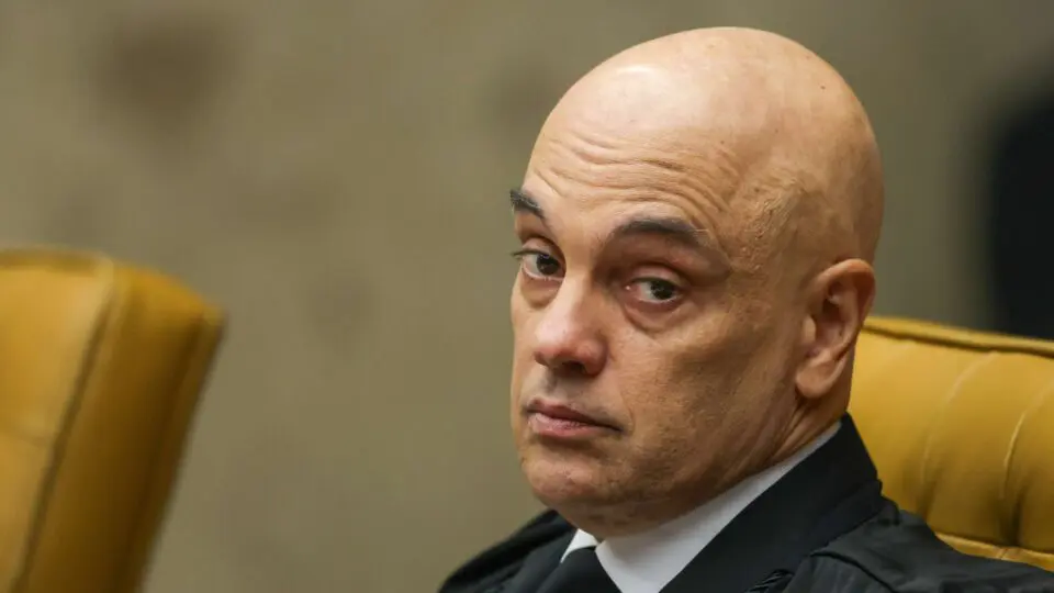 Ministro Alexandre de Moraes vota para condenar PMs por omissão no 8/1