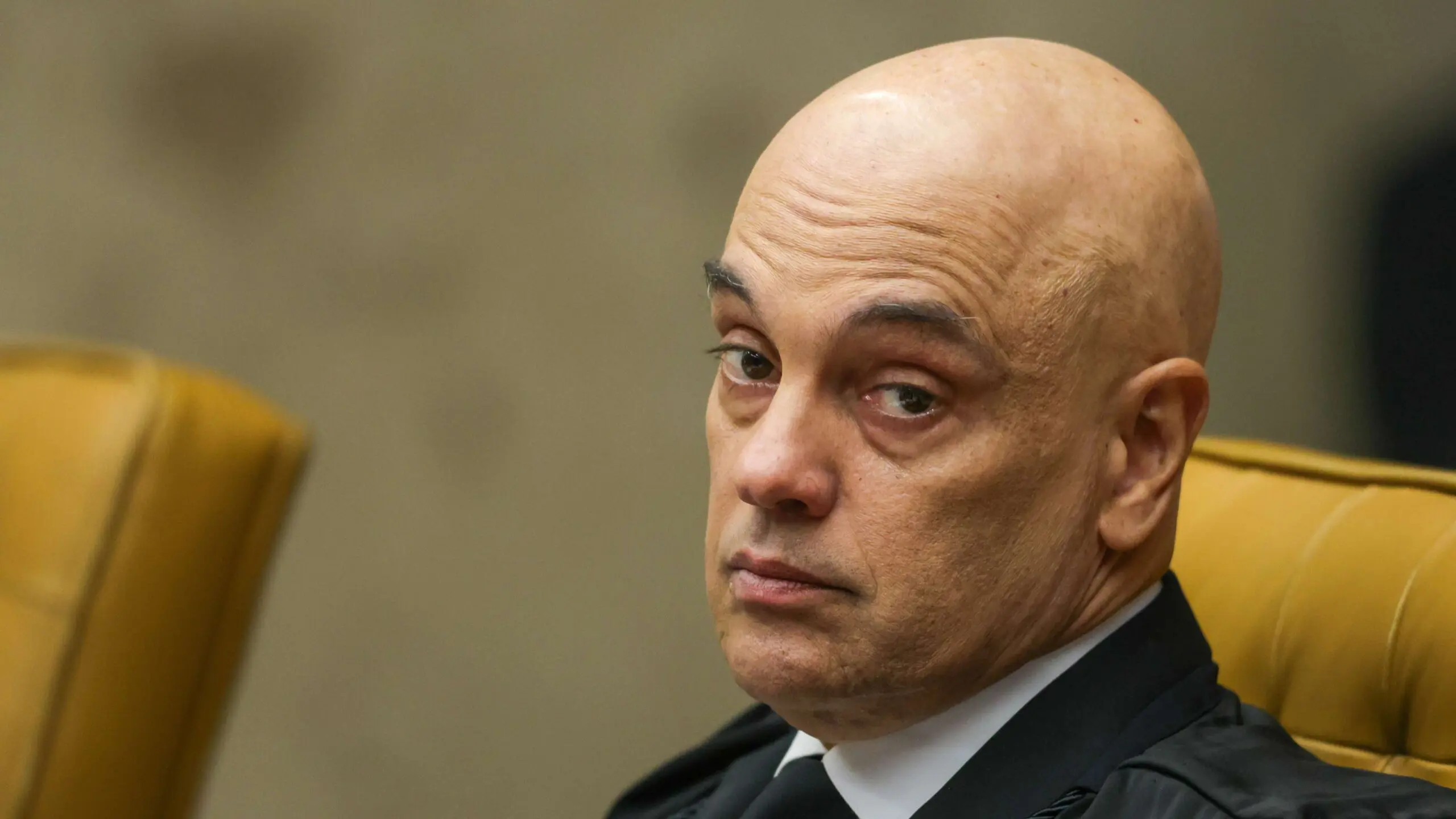 Ministro Alexandre de Moraes vota para condenar PMs por omissão no 8/1