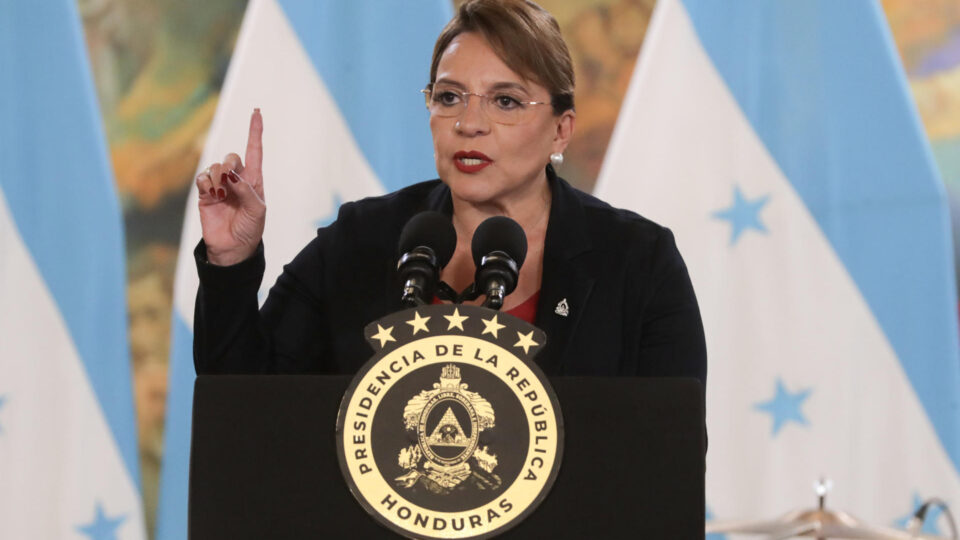 Mundo em foco: Trump ameaça Venezuela e endurece política de imigração nos EUA