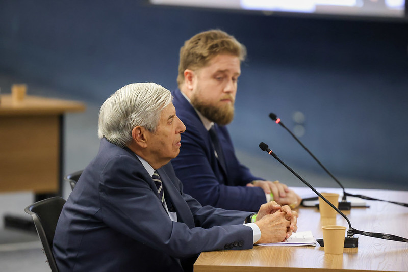 Confusão: General Heleno e, ao fundo, seu advogado, Matheus Milanez. A defesa diz que o perito cometeu um &#8220;equívoco&#8221; ao perguntar data do diagnóstico a um paciente com Alzheimer.