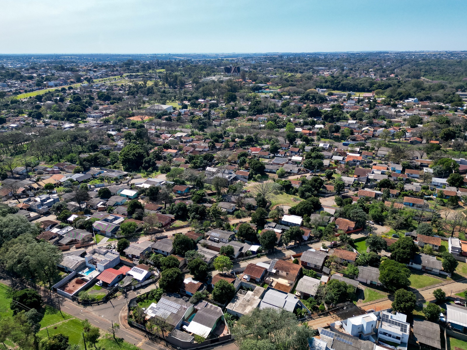 Itaipu leiloa imóveis desocupados e usa recursos para construir moradias populares em Foz do Iguaçu. Tecnologia ergue casa em apenas um dia.