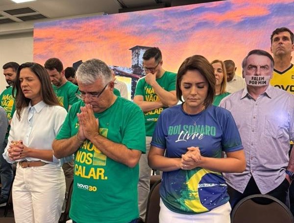 Michelle Bolsonaro (PL) foi ovacionada e tratada como presidenciável em evento de lançamento da pré-candidatura de Eduardo Girão (Novo) ao governo do estado.