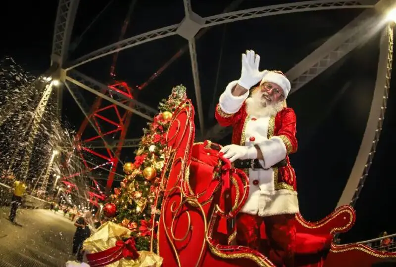 Florianópolis ativa o “Natal Floripa – 100 Anos de Luz” e celebra o centenário da Ponte Hercílio Luz com ações culturais que iluminam a cidade até 24 de dezembro.