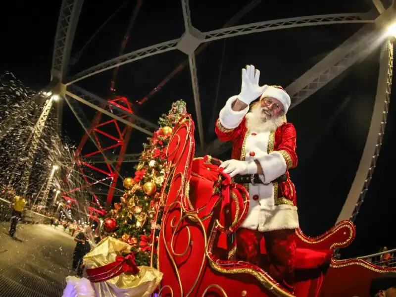 Florianópolis ativa o “Natal Floripa – 100 Anos de Luz” e celebra o centenário da Ponte Hercílio Luz com ações culturais que iluminam a cidade até 24 de dezembro.