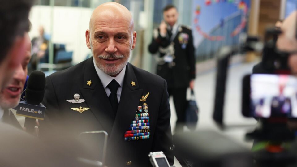 Otan fala em ataque preventivo contra a Rússia, que reage: “Escalada”