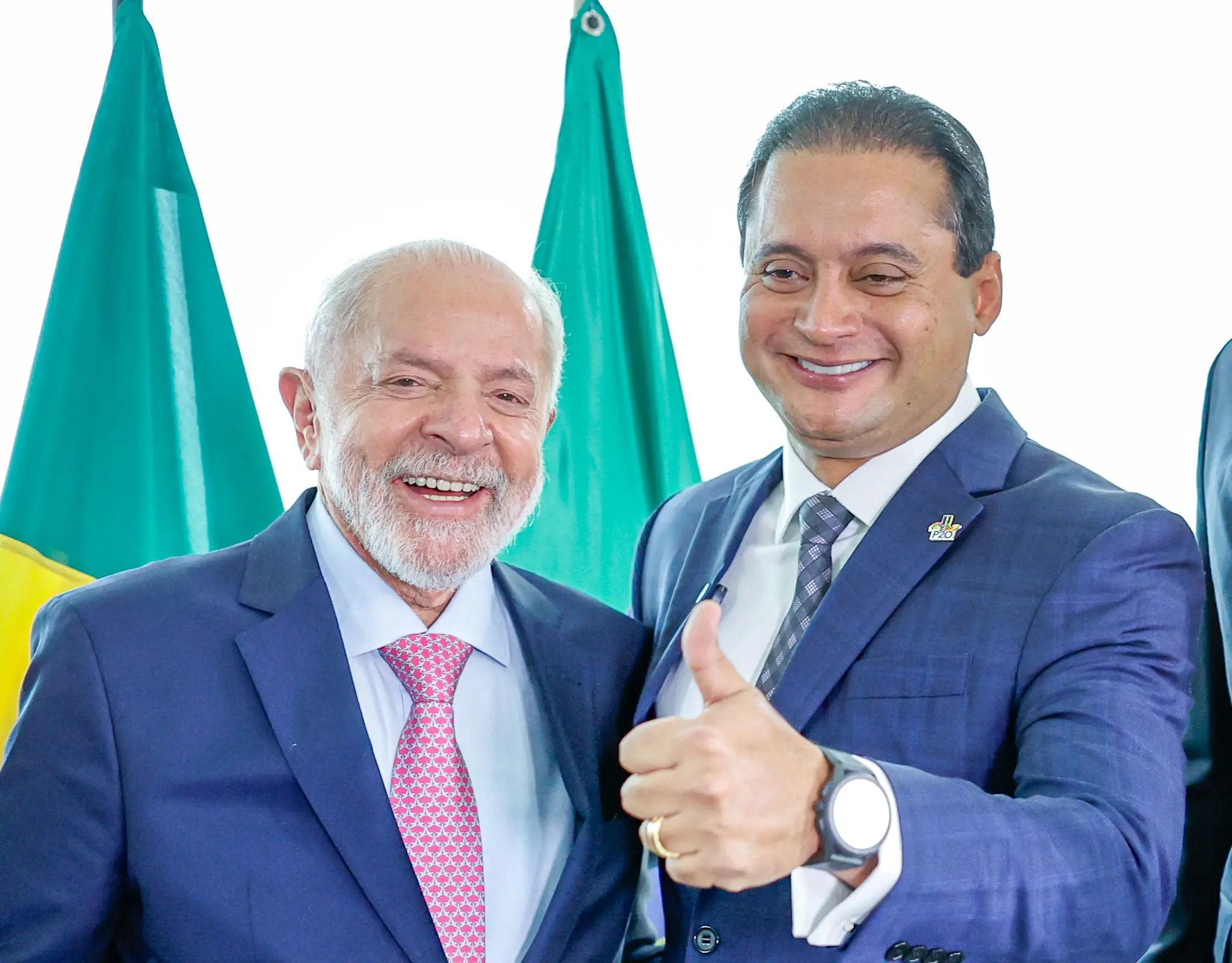Após nota dura de Alcolumbre, Lula almoça com relator da indicação de Messias ao STF