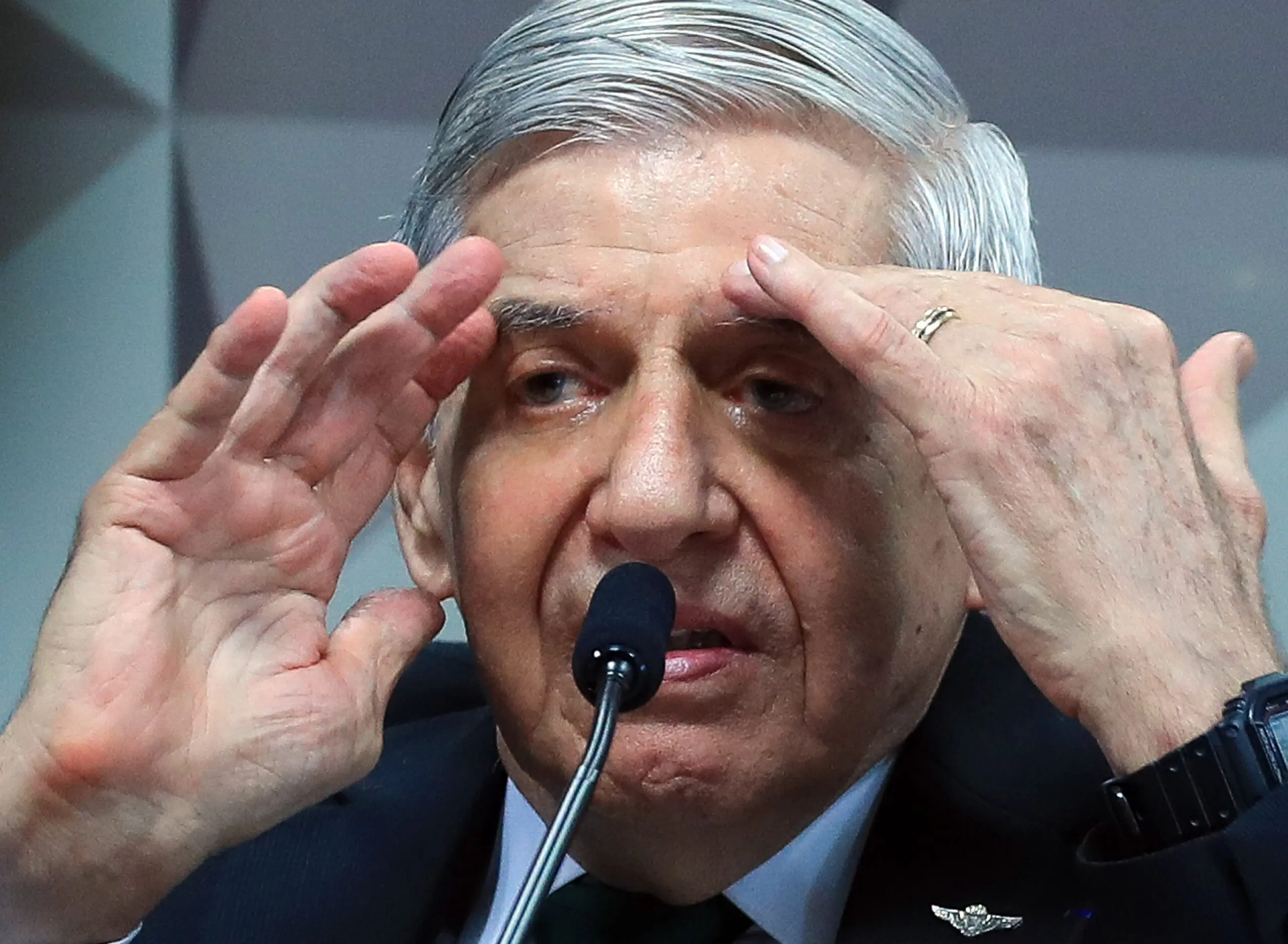 Moraes cita contradições e manda PF fazer perícia médica em Heleno