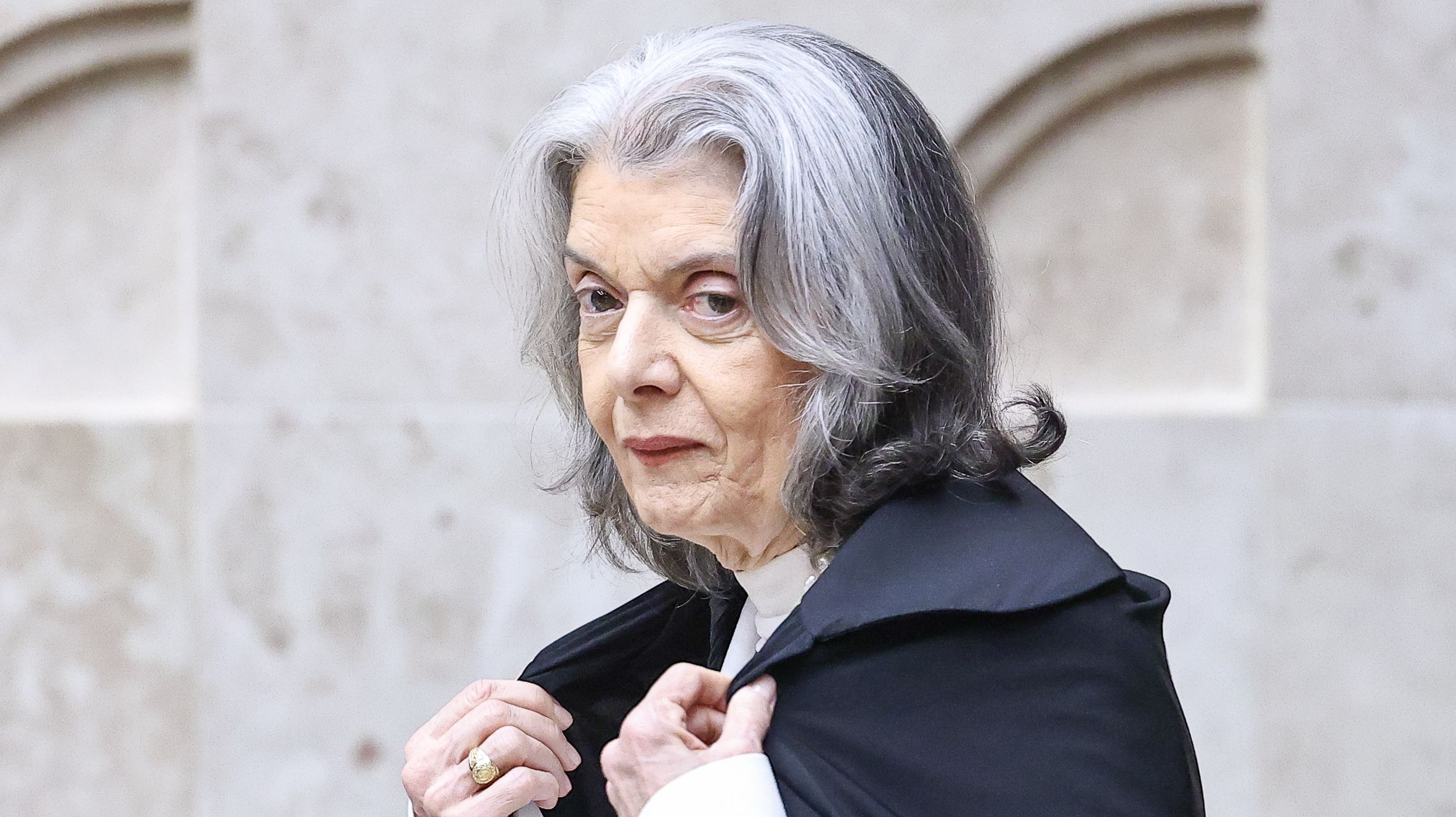 A ministra do STF Cármen Lúcia, na sessão de 19 de novembro.