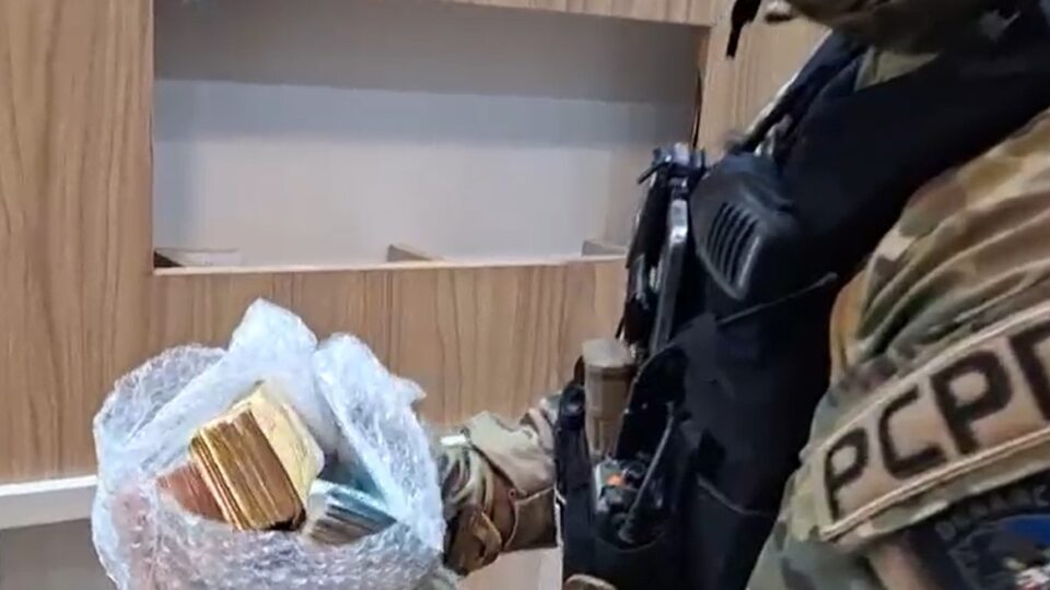 Rede logística do crime organizado operava em Curitiba para abastecer PCC e CV com fuzis e drogas