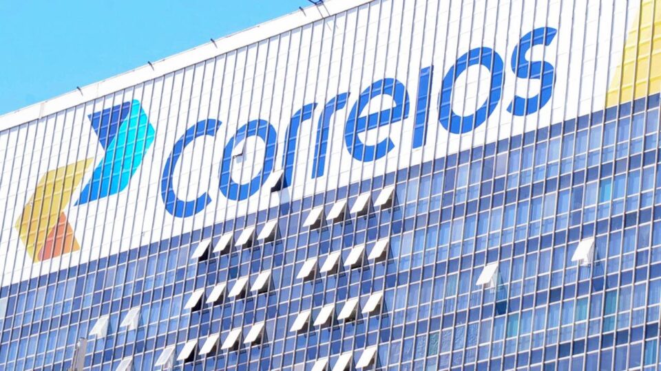 Rombo nos Correios obriga governo a bloquear gastos