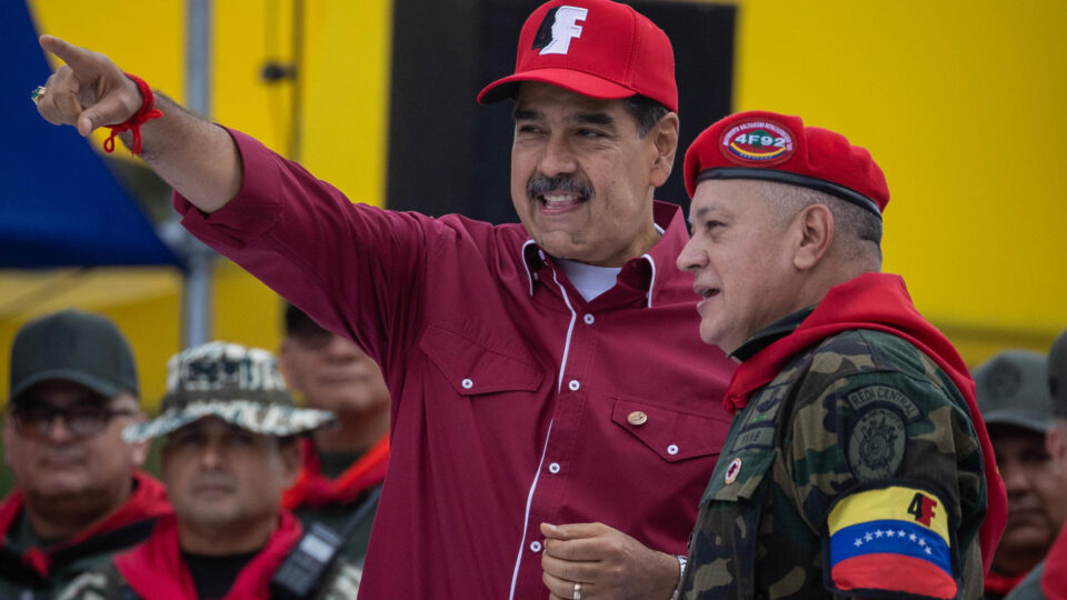Maduro cria gabinete com aliados do regime para “liderar revolução”