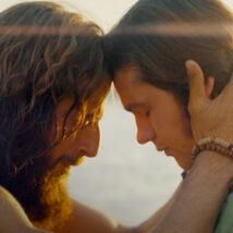 Filme conta como a vida do futuro pastor Greg Laurie foi transformada pelo pregador hippie convertido Lonnie Frisbee. Imagem referente a matéria