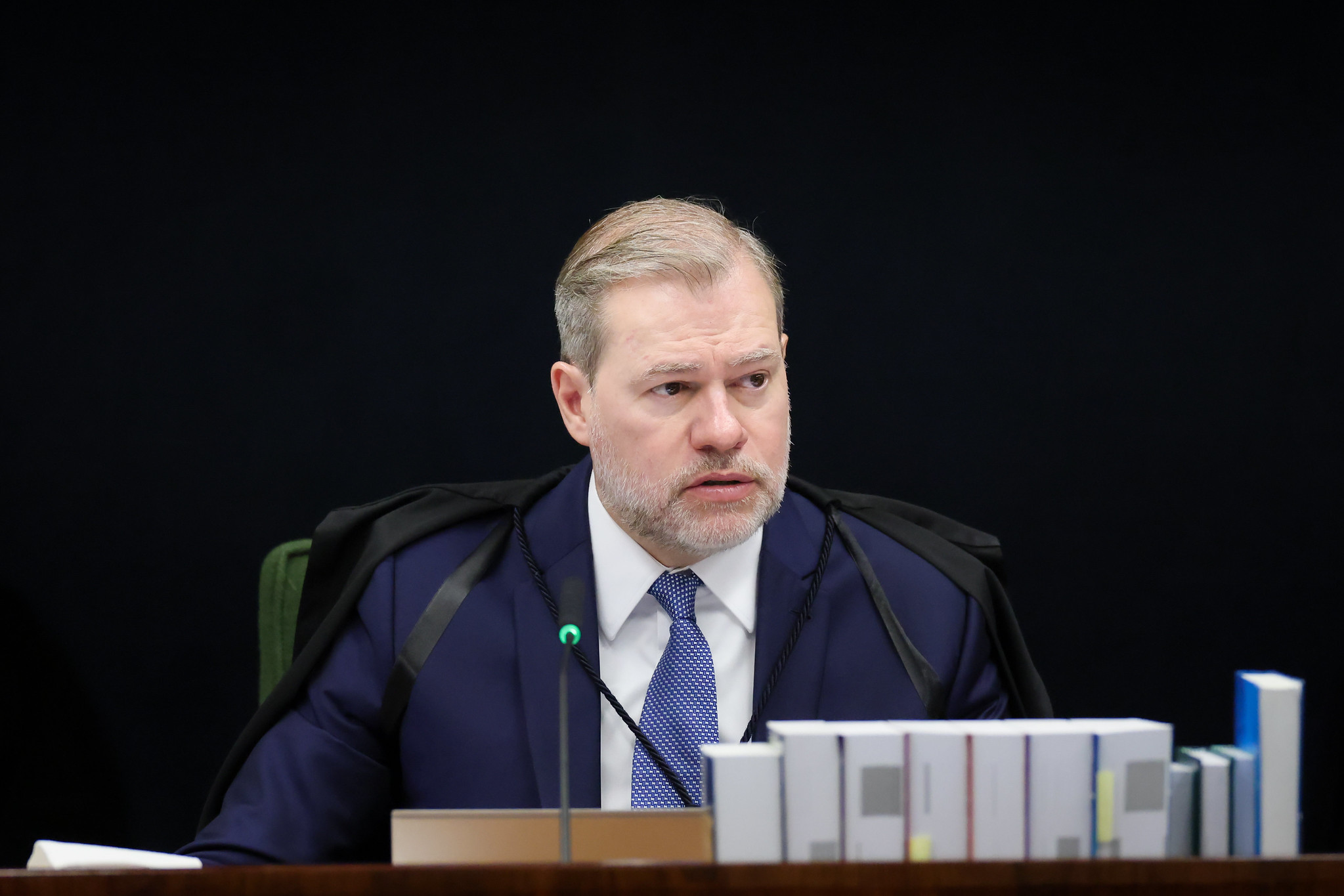 Toffoli amplia nível de sigilo em pedido da defesa de Daniel Vorcaro, dono do Banco Master; Transparência Internacional critica decisão.