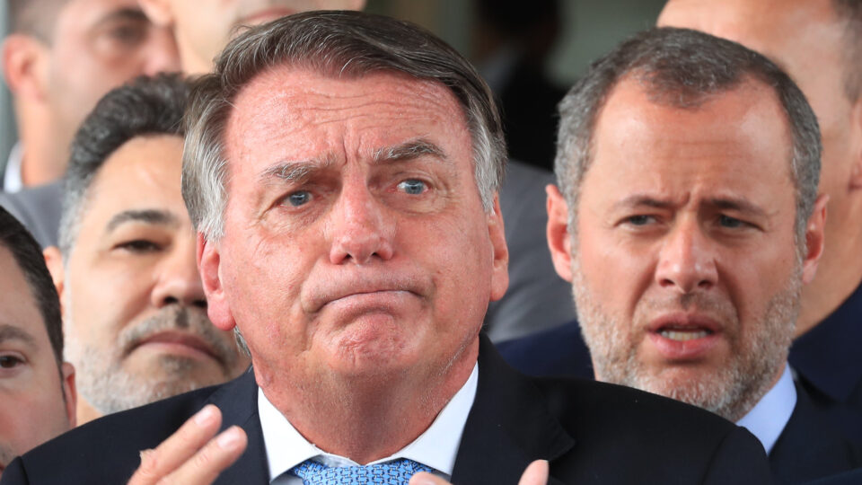 Política em foco: Embate na família Bolsonaro racha a direita e expõe crise de poder