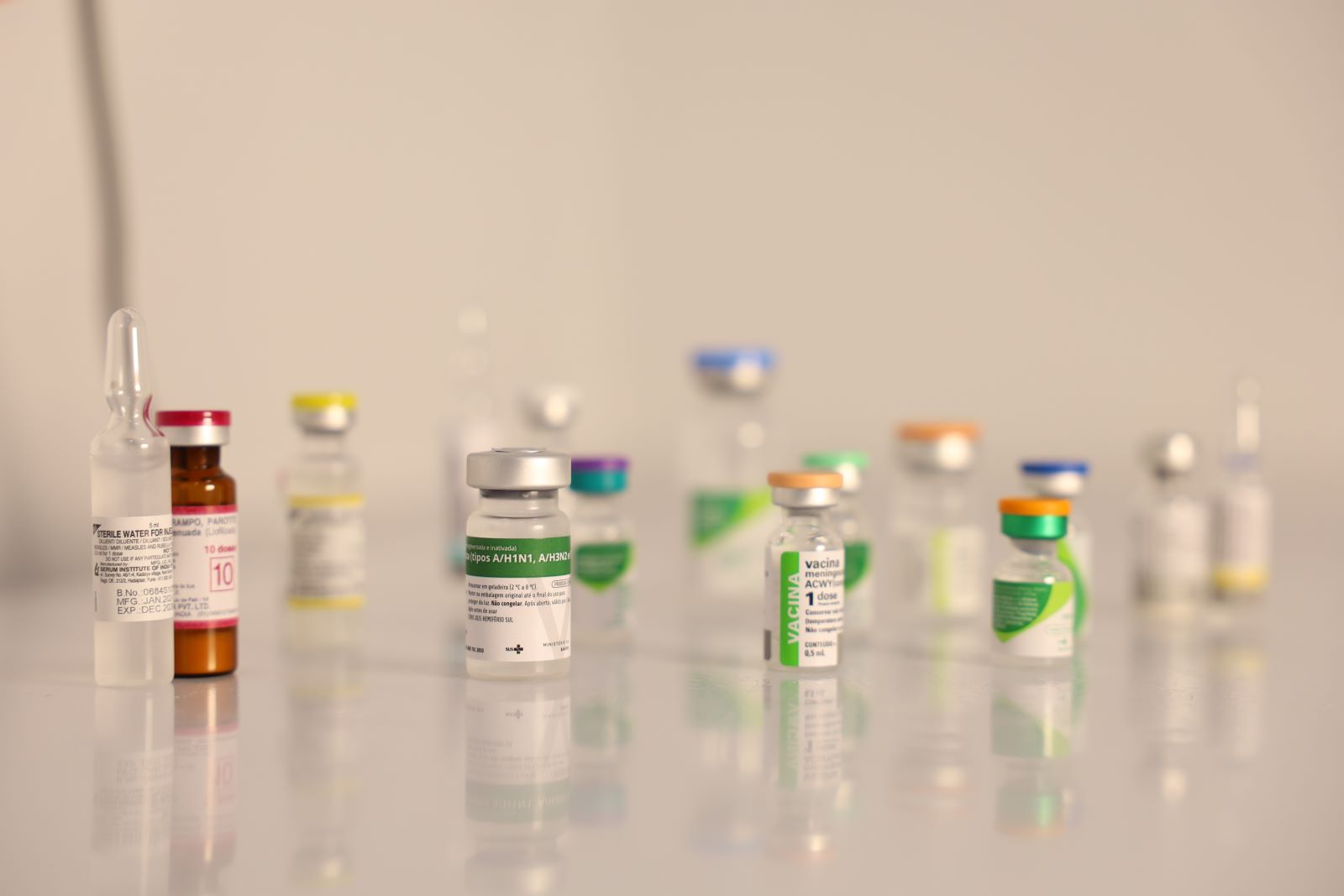 Segundo dados do Ministério da Saúde, a cobertura vacinal para influenza dos grupos prioritários em Santa Catarina foi de 56,10% em 2025.