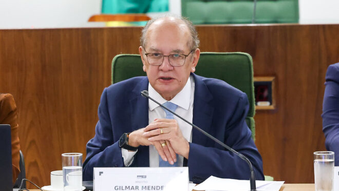 Gilmar suspende regra que permite a todo cidadão pedir impeachment de ministros do STF e PGR