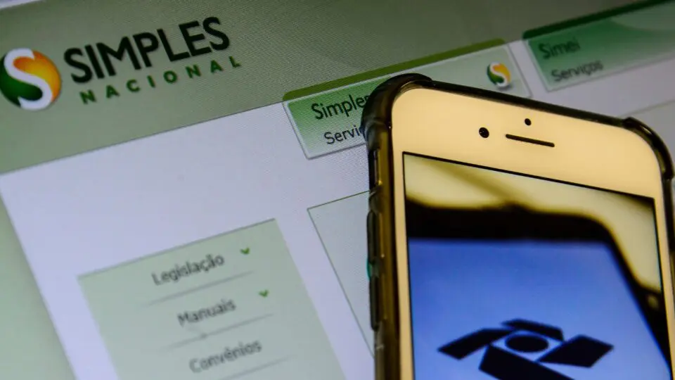 Instituída pela lei que amplia a isenção do IR, taxação de dividendos de empresas do Simples abre espaço para disputa judicial.