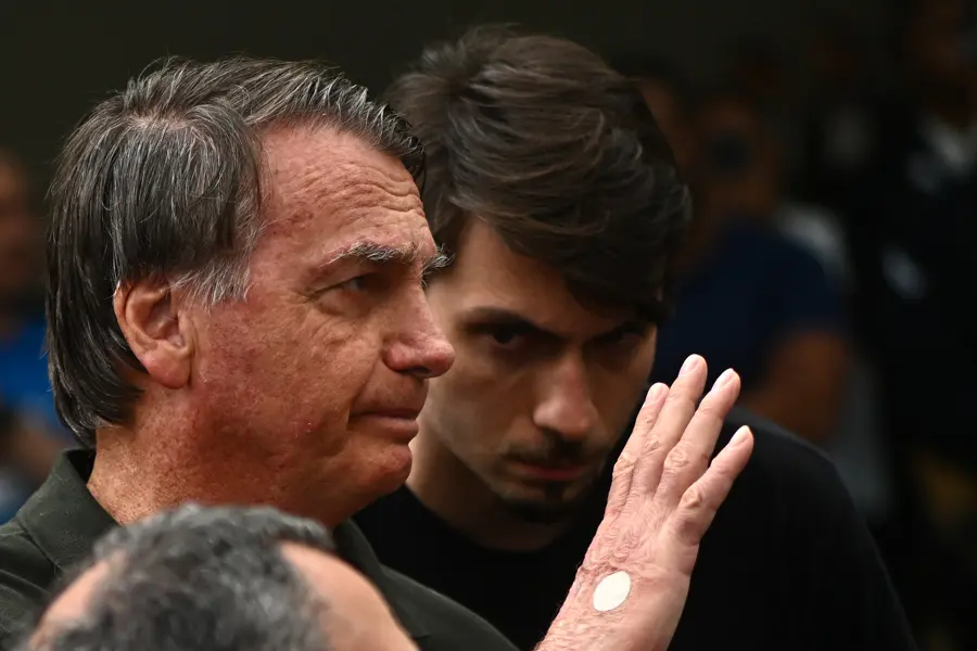 Ex-presidente Jair Bolsonaro (PL), após internação hospitalar de emergência.