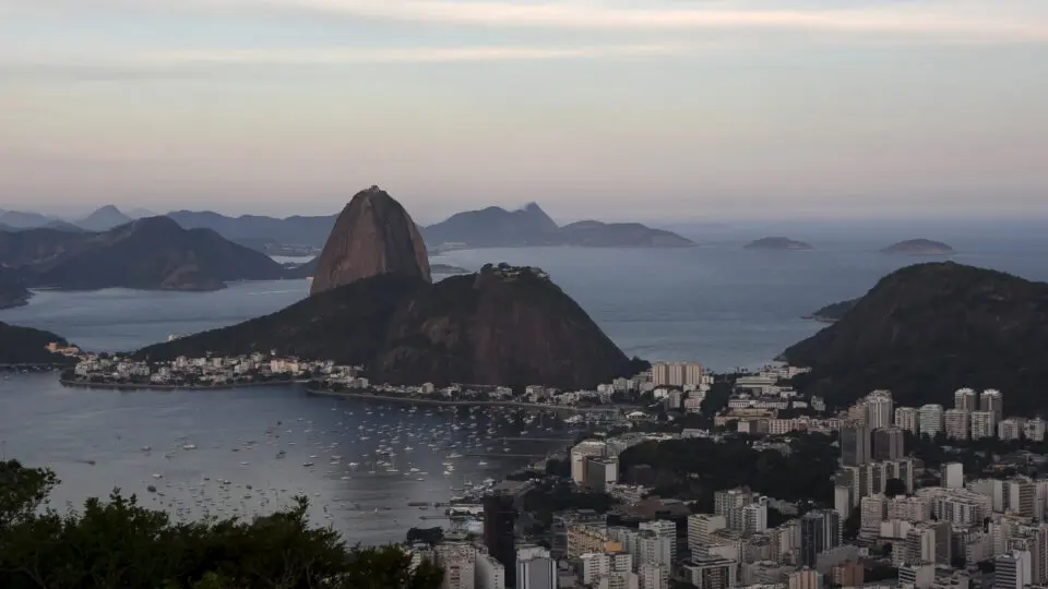 Turistas estrangeiros elevam procura pelo Rio e impulsionam expectativa para Natal e Réveillon.
