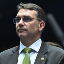Opine: Flávio Bolsonaro é a melhor escolha para disputar a presidência em 2026? Direita Senado 2026