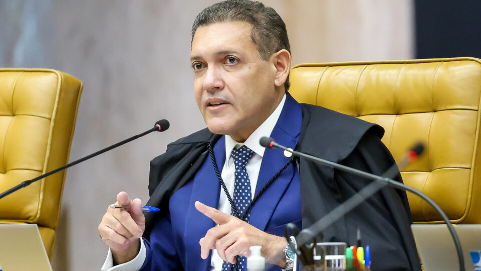 Política em foco: Congresso contra-ataca STF e planeja derrubar decisões monocráticas.