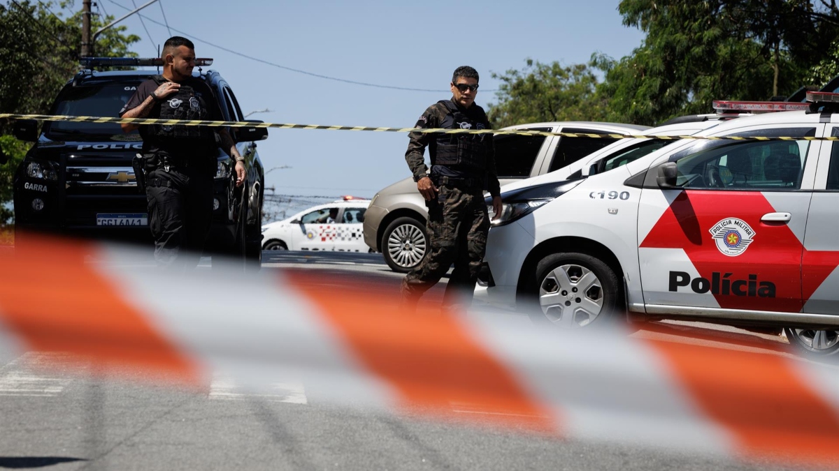 Polícia suspeita que rede tenha ligação com o PCC. Operação cumpre mandados de prisão em São Paulo e região metropolitana.