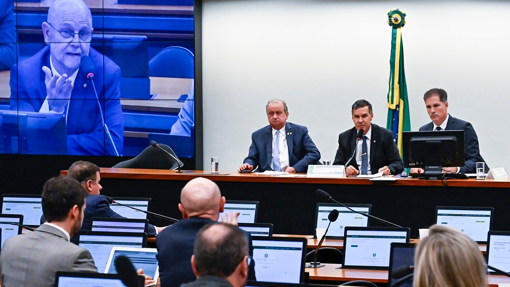LDO vai à votação do Congresso nesta quinta (4) com quatro meses de atraso e com disputa de dinheiro público.