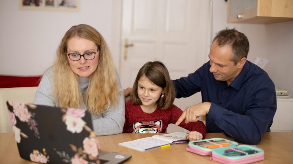 Ensino domiciliar é direito natural de todas as famílias