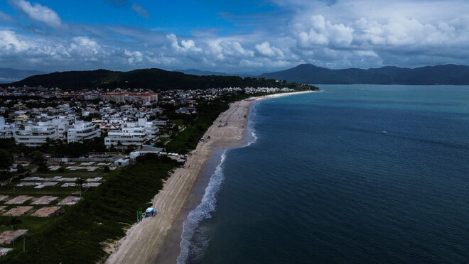 Lei permite que empresas coloquem nomes em praias de Florianópolis
