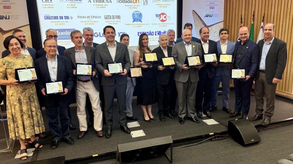 Gazeta do Povo é homenageada pela ANJ ao lado de jornais centenários