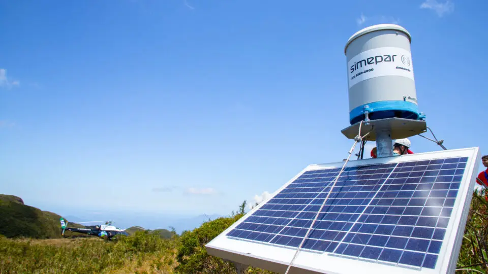 A nova estação meteorológica amplia o monitoramento do clima no Marumbi e reforça a segurança de visitantes e equipes de resgate.