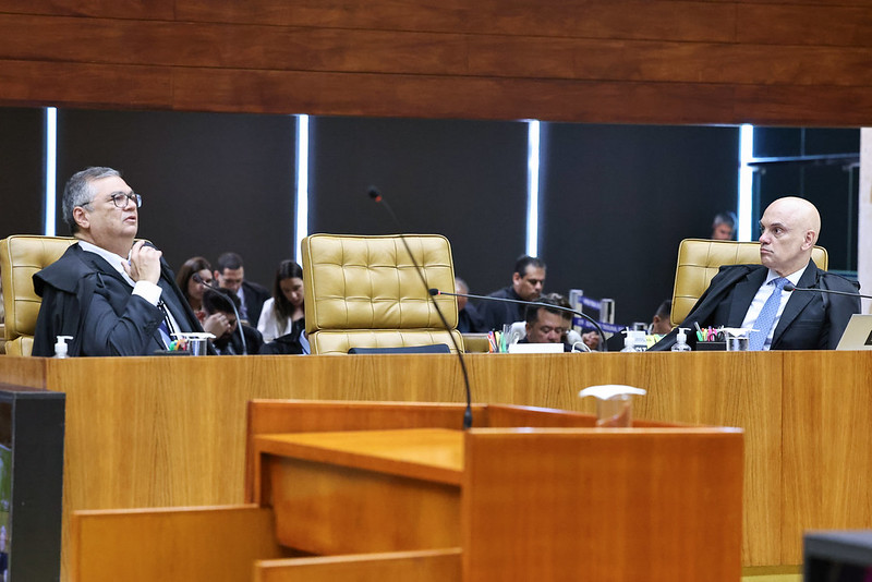 Flávio Dino critica quantidade de pedidos de impeachment, pontuando que Moraes é &#8220;campeão&#8221; na lista de processos.