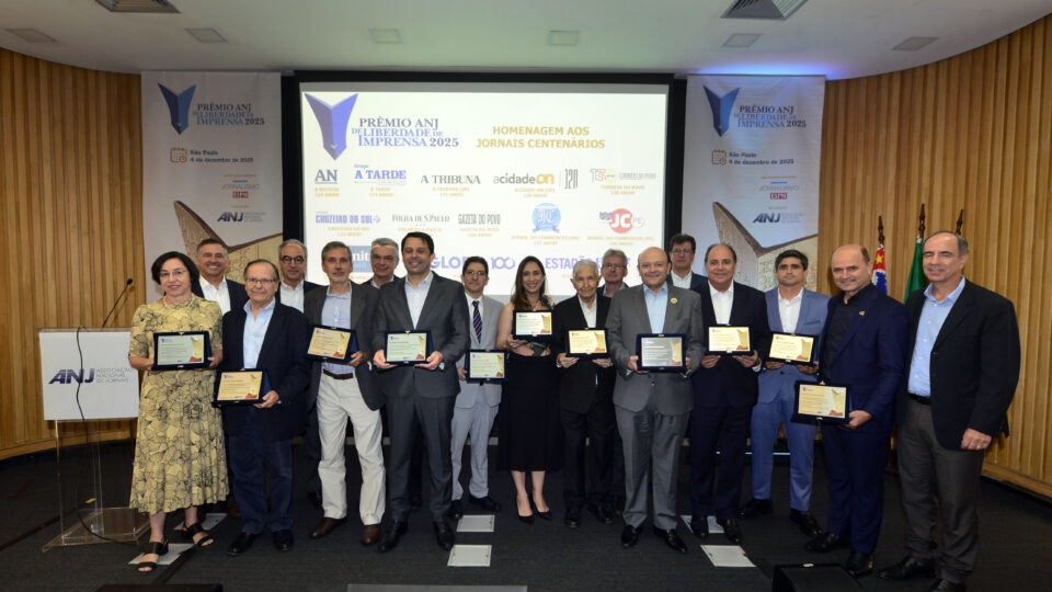 Gazeta do Povo é homenageada pela ANJ ao lado de jornais centenários