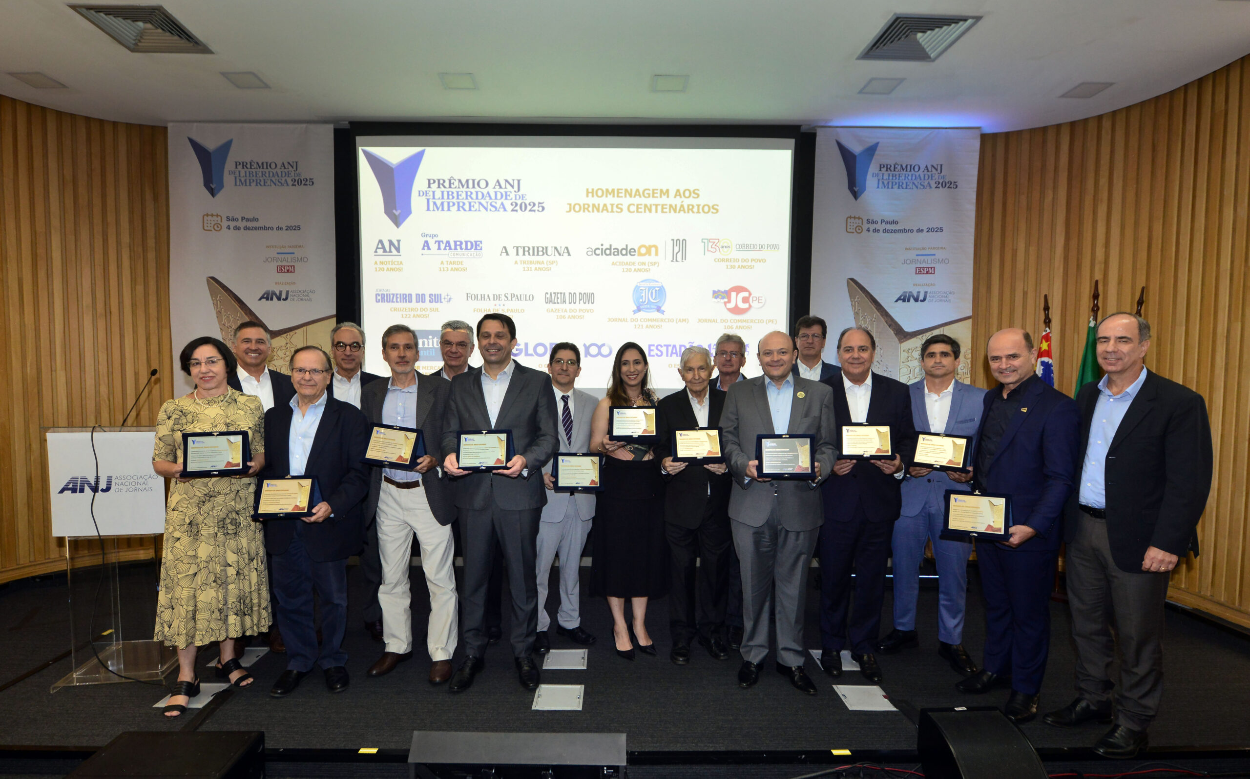 Gazeta do Povo faz parte do grupo de 13 jornais centenários.