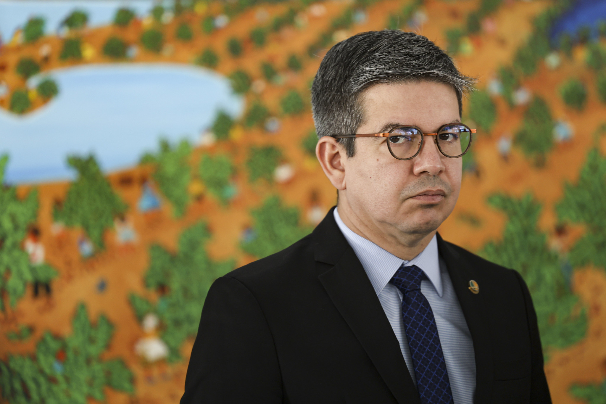 Randolfe afirma que “prazo exíguo” torna “inviável” a análise da indicação de Messias em 2025; Alcolumbre sinaliza no mesmo sentido.