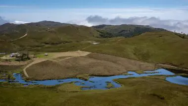Vista aérea da Serra do Araçatuba e Campos do Quiriri.