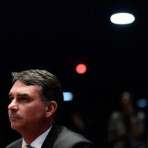 Mudança de postura em relação ao STF marca trajetória recente de Flávio Bolsonaro Imagem referente a matéria