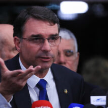 Aliados apoiam Flávio em fidelidade a Bolsonaro, mas Centrão resiste à candidatura Flávio Bolsonaro