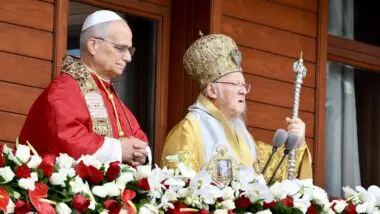 Encontro do Papa Leão XIV com o Patriarca Ecumênico Bartolomeu I (principal referência simbólica das Igrejas Ortodoxas) reacende debates sobre unidade, tradição e o passado dividido da cristandade