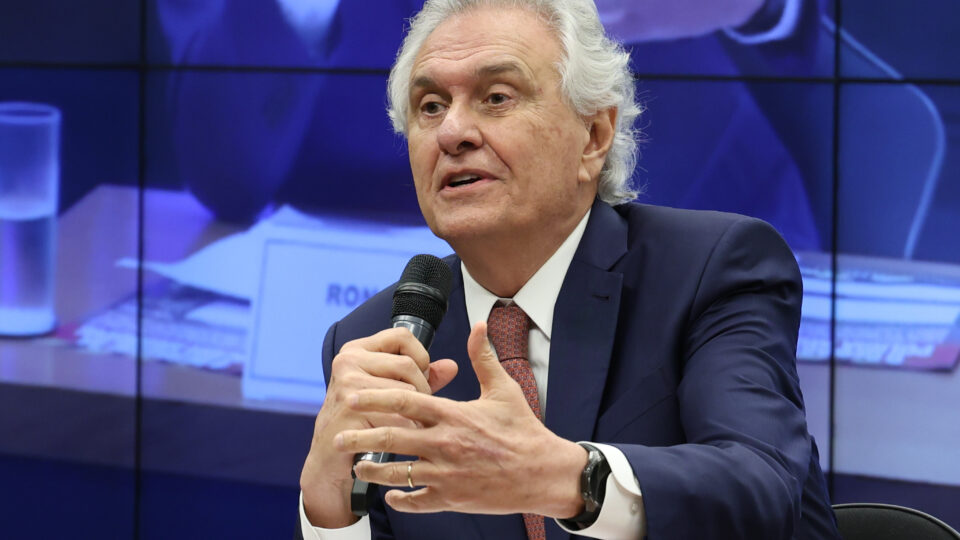 Caiado diz que respeita decisão de Bolsonaro mas mantém candidatura