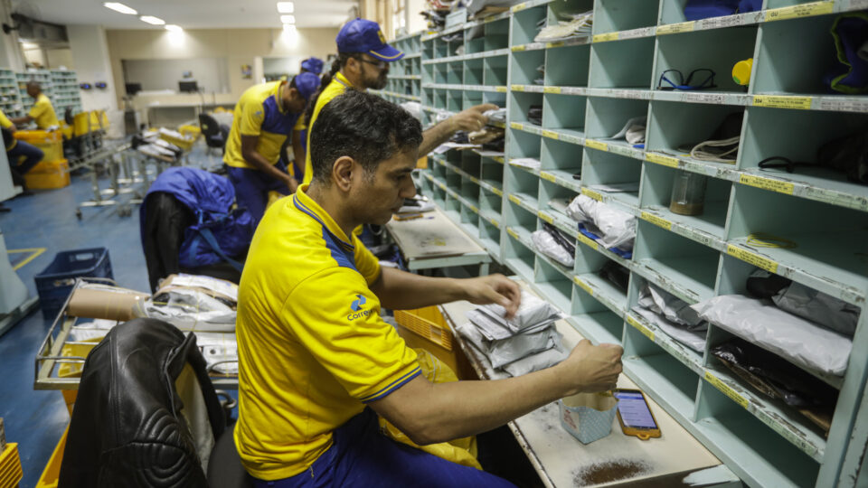 Em crise, Correios preveem 15 mil demissões até 2027 no PDV