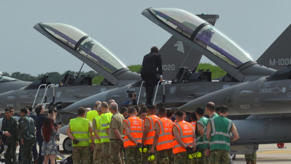 Milei apresenta caças F-16 comprados da Dinamarca: “símbolo da Argentina que estamos construindo”