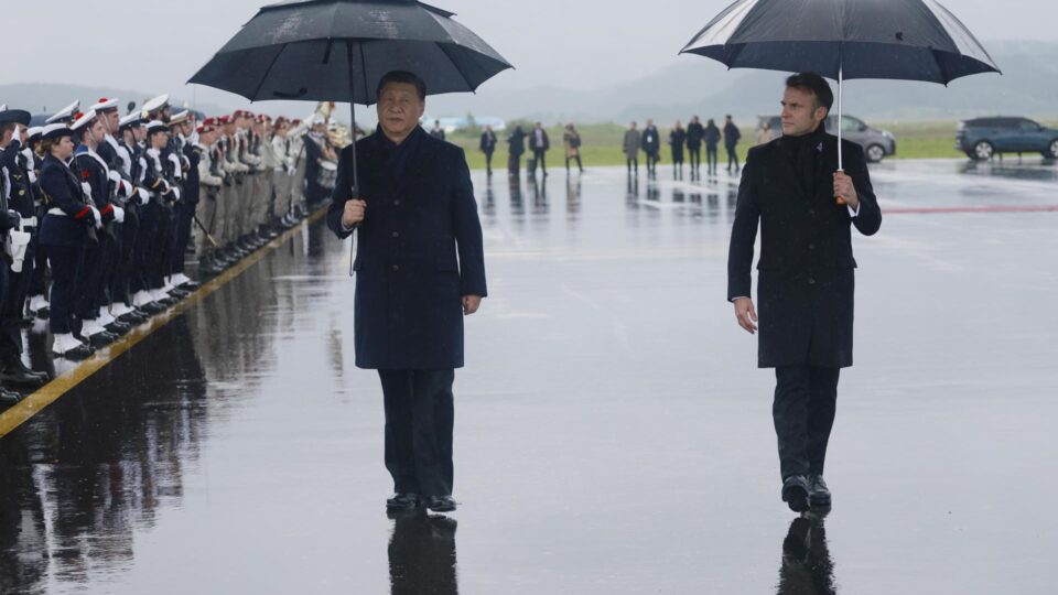 UE pode tarifar a China como Trump fez, alerta Macron