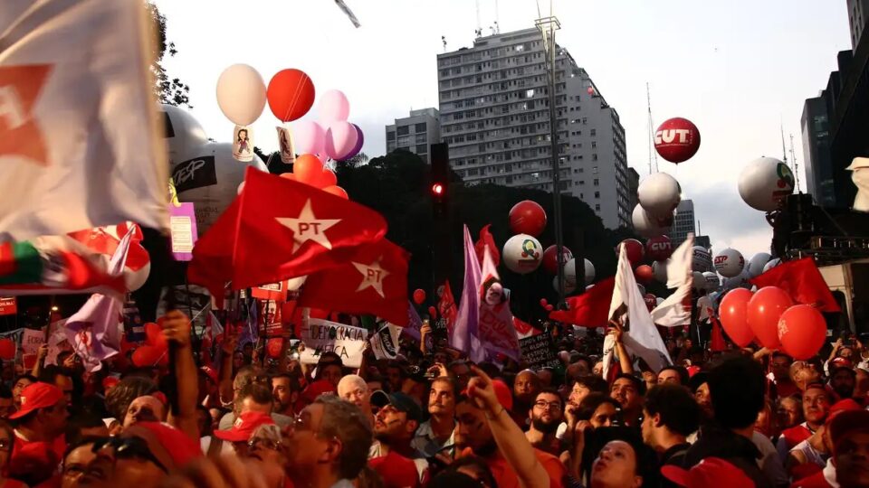 PT cogita manifestações em 8 de janeiro após pré-candidatura de Flávio Bolsonaro