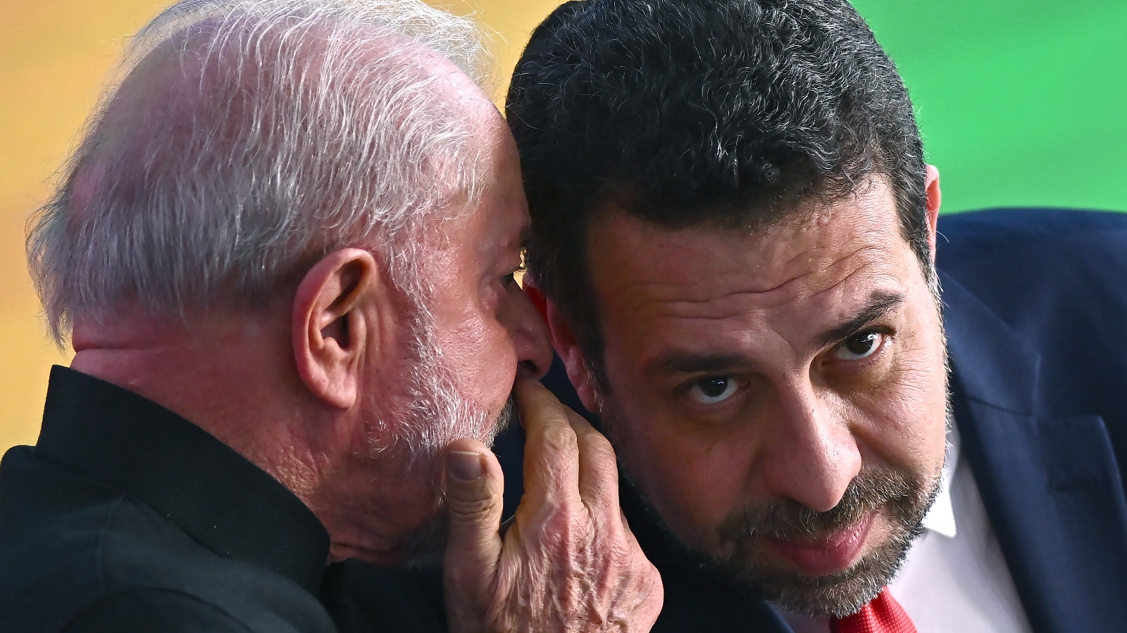 Guilherme Boulos, ministro da Secretaria-Geral da Presidência, defende pagamento mínimo por hora para entregadores de aplicativos; Luiz Marinho, do Trabalho, quer CLT.